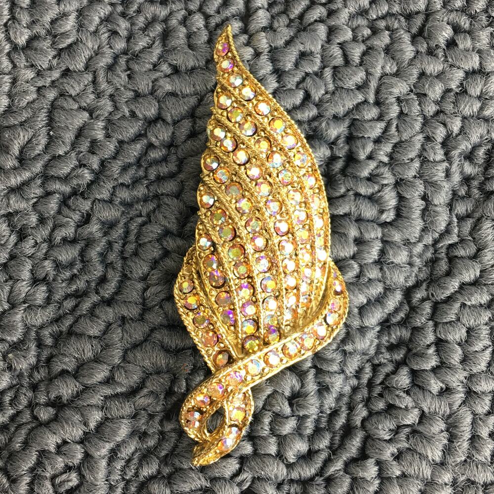 Vintage Gold Tone 2 1/2" Feather Wing Pin Brooch with Rhinestones‎